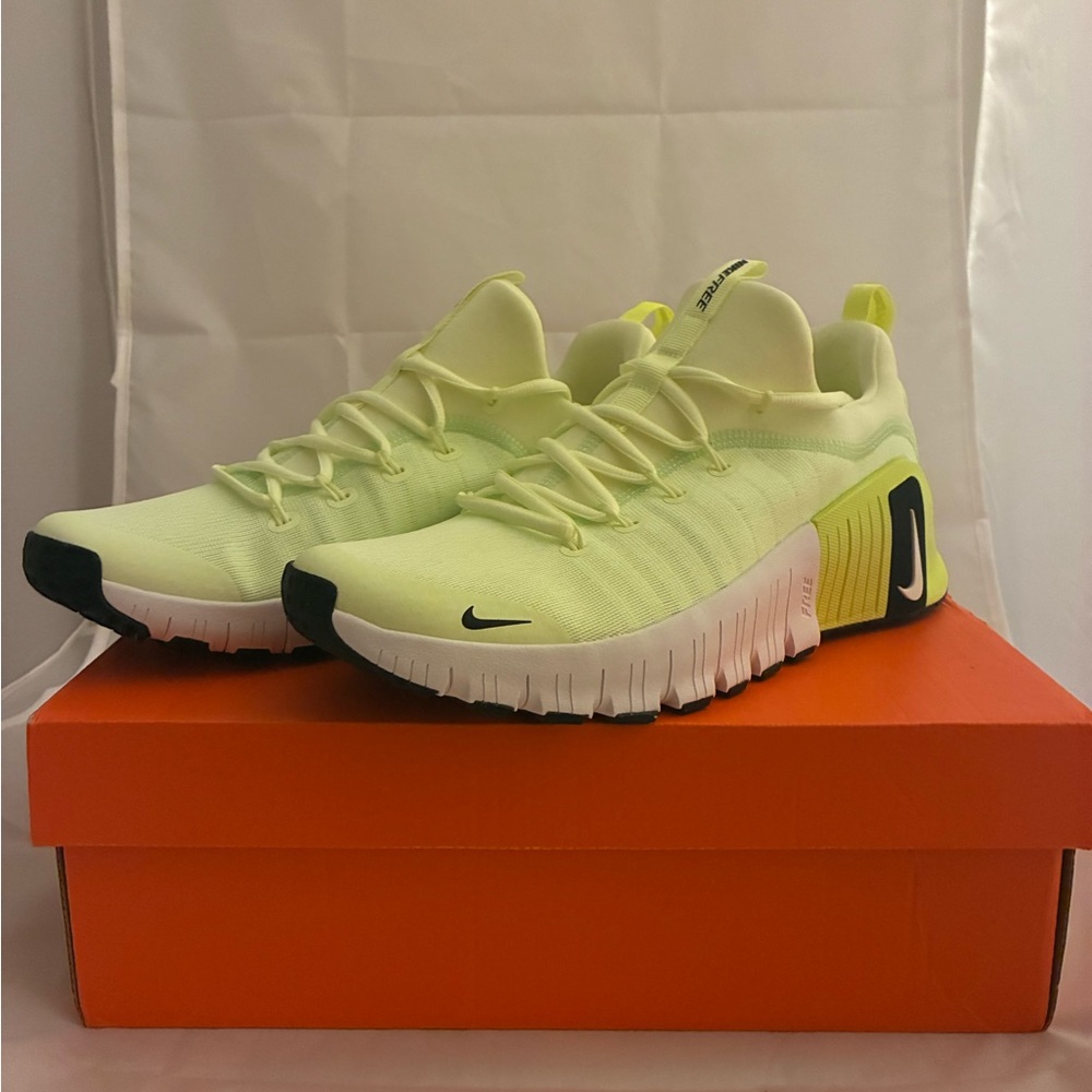 Nike Men’s Free Motion Neon Green Metcon 6